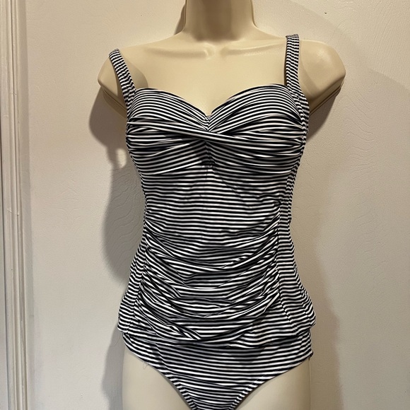 Nip Tuck 2 Piece Tankini - Picture 4 of 5